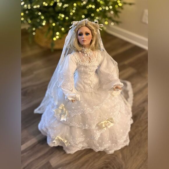 RARE! THE CARMELA COLLECTION VINTAGE PORCELAIN BRIDAL DOLL LIMITED EDITION - Picture 15 of 17